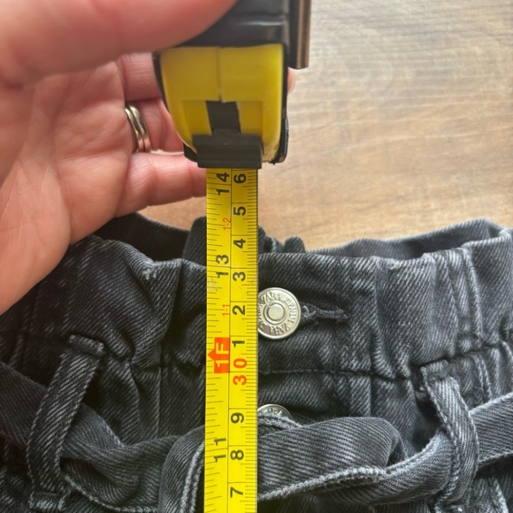 Zara High Rise Belted Paperbag Faded Black Jean Denim Short Size 00 - Picture 8 of 9